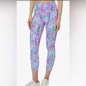Lilly Pulitzer High Rise Weekender Midi
Seaweed Samba Leggings ~ M